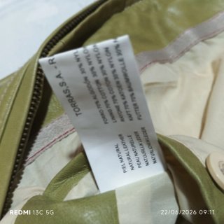 Chaqueta de piel verde pistacho, talla 44.