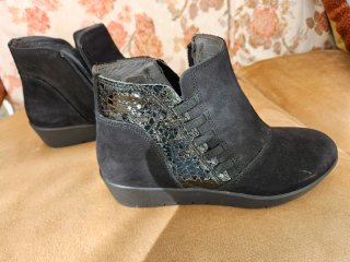 Botines negros cuña cómodos