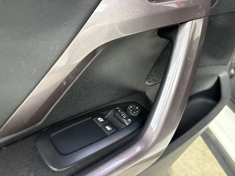 Peugeot 2008 1.6 e-HDI Active 2015, foto 10