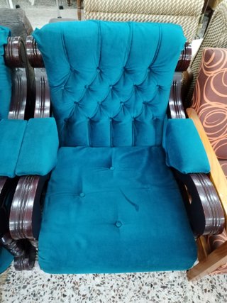 CONJUNTO DE SOFÁ Y SILLÓN DE TERCIOPELO
