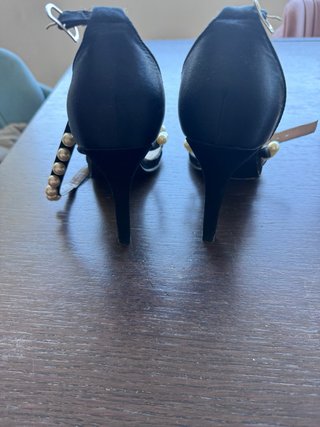 Scarpe con tacco alto nere perle