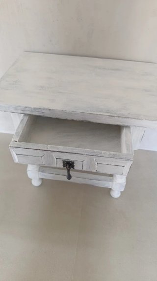Mesa auxiliar madera maciza restaurada