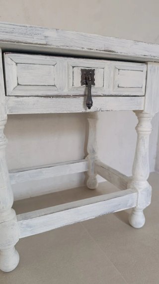 Mesa auxiliar madera maciza restaurada