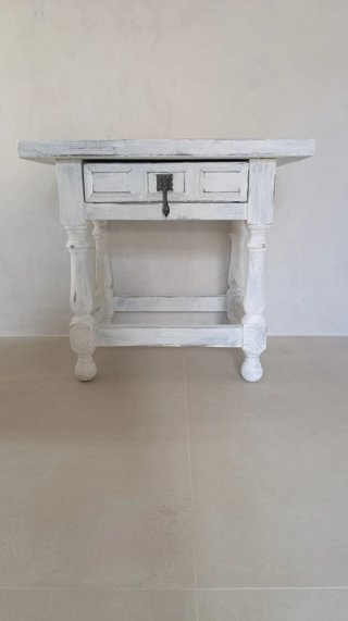 Mesa auxiliar madera maciza restaurada
