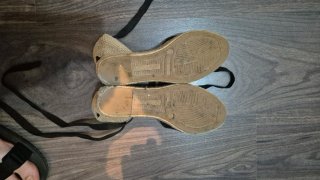 Zapatos de cuña negros y beige
