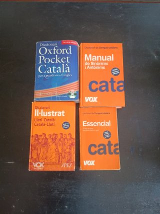 Libros variados, 1 libro 3€, 2 a 5€,5 a 10€