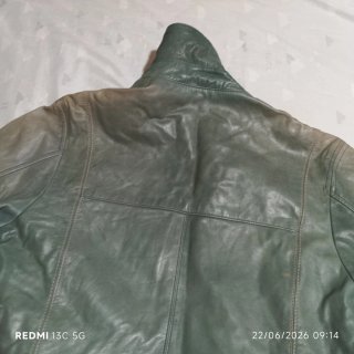 Chaqueta de piel azul verdoso