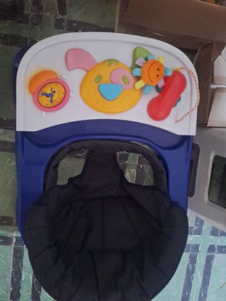 Tacata azul con bandeja de juegos