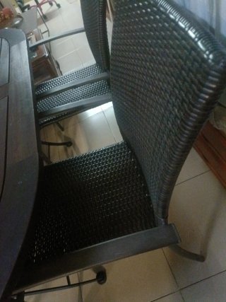 Mesa y 4 sillas de terraza como nuevas,