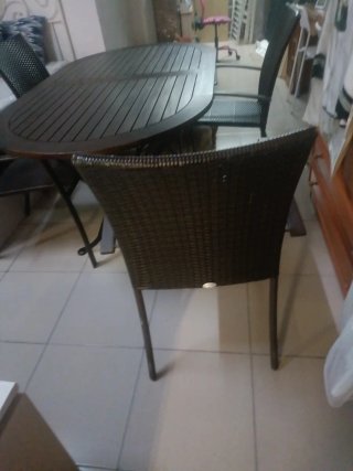 Mesa y 4 sillas de terraza como nuevas,