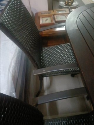 Mesa y 4 sillas de terraza como nuevas,