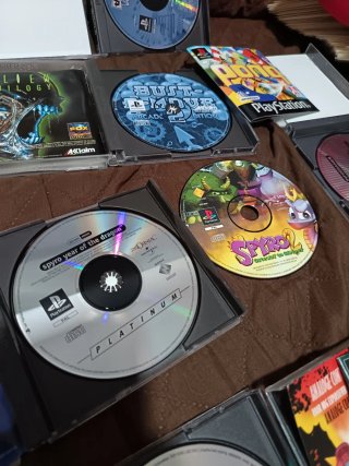 Lote 10 Giochi PS1: Spyro, Pong, Lilo & Stitch e altro
