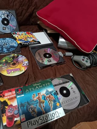 Lote 10 Giochi PS1: Spyro, Pong, Lilo & Stitch e altro