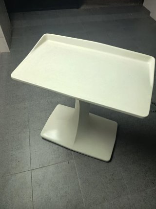 Mesa auxiliar estudio blanca, con ruedas.