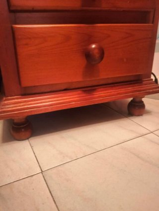 Mesilla de noche de madera maciza - 3 cajones