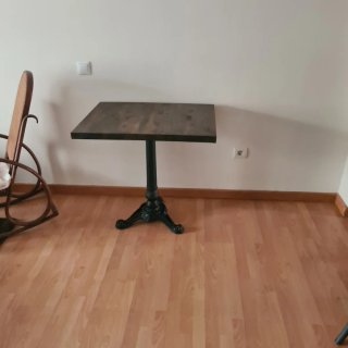 Mesa madera maciza y pie forjado hierro