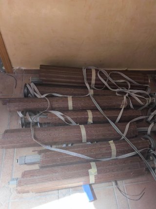Persianas de madera en buen estado