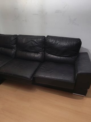 Sofá de piel negro