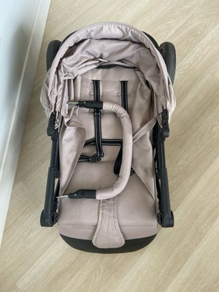 Silla Kinderkraft beige perfecto estado y limpia