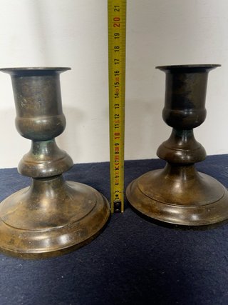 Pareja de Candeleros Antiguos de Bronce con pátina