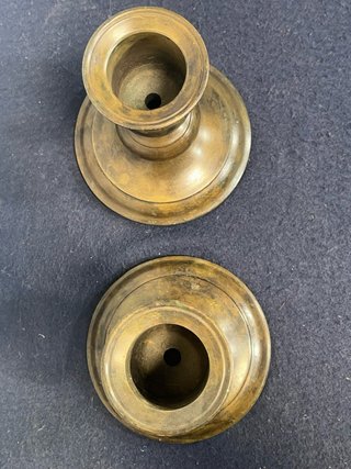 Pareja de Candeleros Antiguos de Bronce con pátina