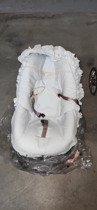 Carrito de bebé con bolso a juego