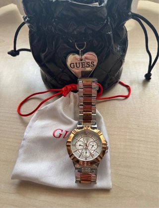 Reloj Guess Dorado y Plateado