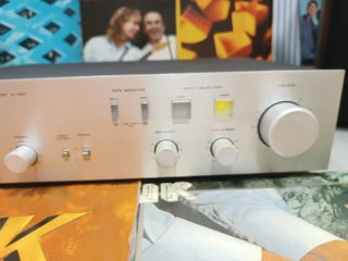 Amplificador Yamaha y altavoces Infinity