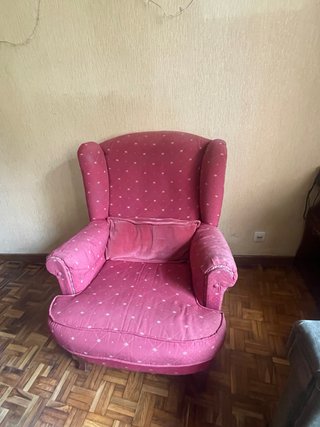 Butaca antigua rosa