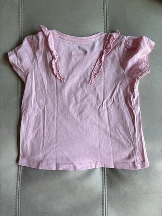 Camiseta rosa con volantes