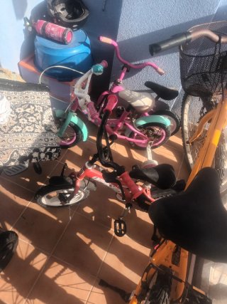 Bicicleta infantil rosa y azul