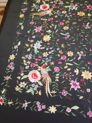 Mantón Manila  de Seda Bordado a Mano