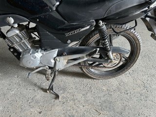 Yamaha 125 Negra con Baúl