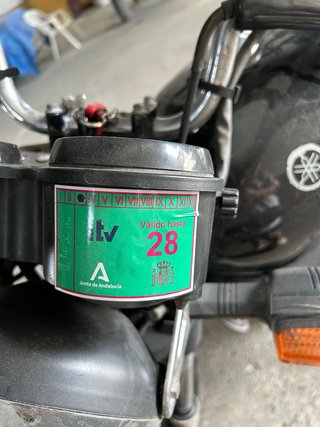 Yamaha 125 Negra con Baúl