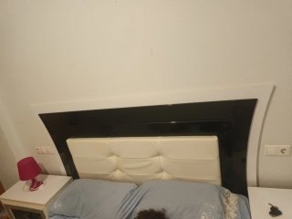 Cama doble negra y blanca