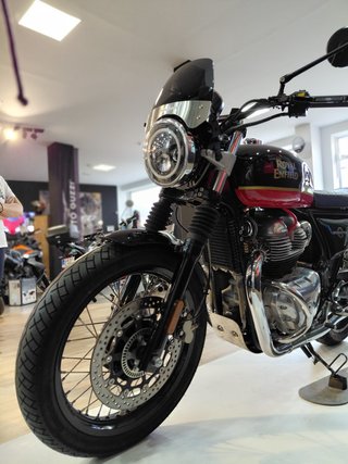 Royal Enfield Interceptor 650 Negra/Roja