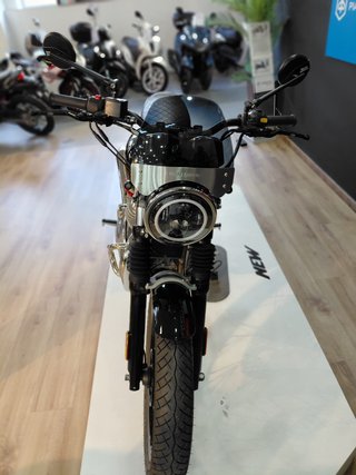Royal Enfield Interceptor 650 Negra/Roja