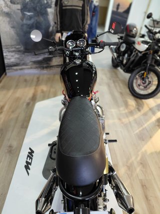 Royal Enfield Interceptor 650 Negra/Roja