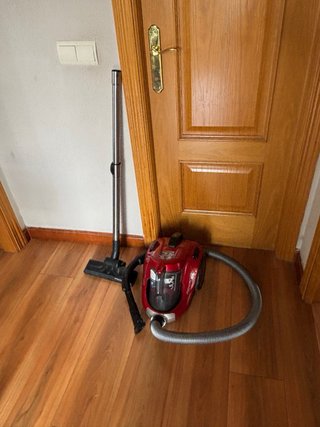 Aspiradora Rowenta XXL Sin Bolsa Roja