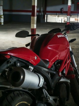 Ducati Monster 696 Roja (A2)
