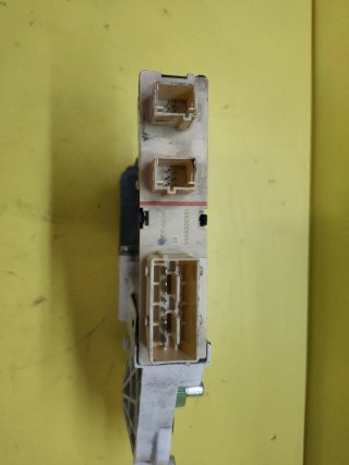 MOTOR ELEVALUNAS DERECHO PEUGEOT 307CC Brose