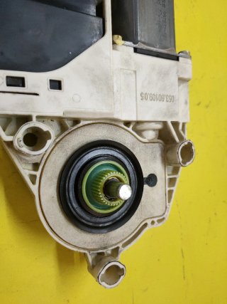 MOTOR ELEVALUNAS DERECHO PEUGEOT 307CC Brose