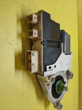 MOTOR ELEVALUNAS DERECHO PEUGEOT 307CC Brose