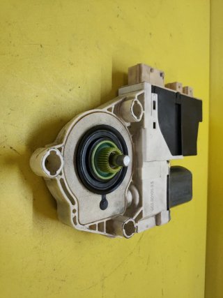 MOTOR ELEVALUNAS DERECHO PEUGEOT 307CC Brose