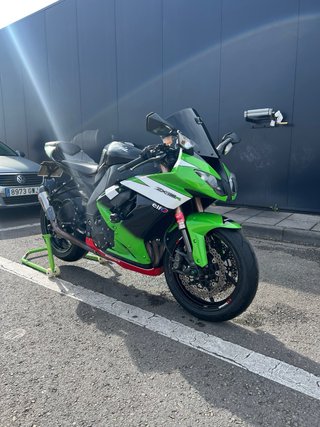 Kawasaki ZX10-R Sportbike Negra y Verde