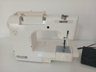 Macchina da cucire Necchi Laser 190