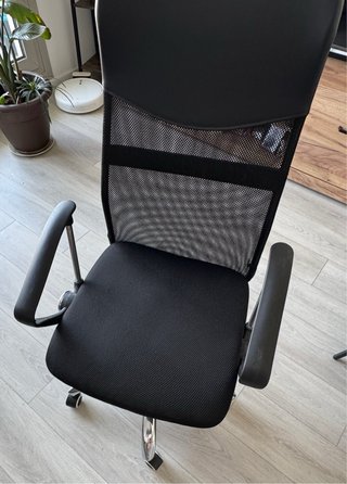 Silla de oficina negra