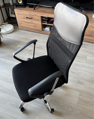 Silla de oficina negra