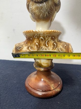 Busto de mujer vintage con peana
