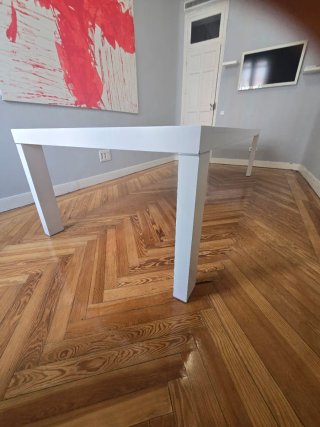 Mesa grande blanca para reuniones o comedor